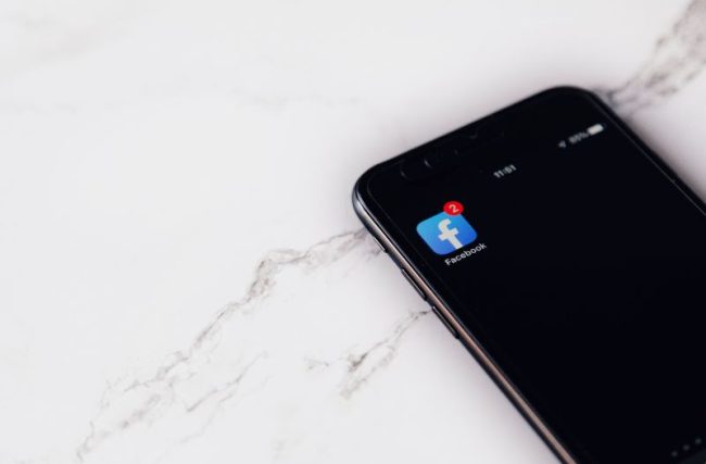 Como Voltar a Ver Publicações de um Amigo no Feed do Facebook